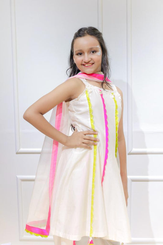 Scalloped Lace Detailed Kurti And Dhoti With Dupatta - Kirti Agarwal