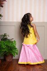 Pastel Pearl Floral Hair Pins – the perfect touch of whimsy for your little one’s festive flair! Set of 4 Pins.