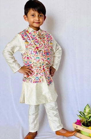 Kurta with stylish embroidered Bandi - Kirti Agarwal